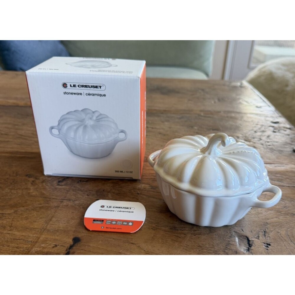 Le Creuset Stoneware Figural Pumpkin Mini Cocotte 12 oz 350 ml White NEW NIB - Picture 2 of 12